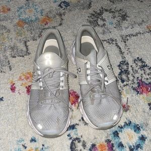 On cloud tennis shoes